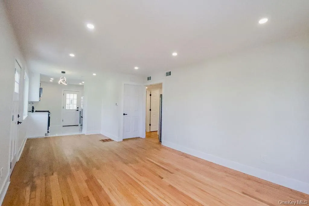 1011 Parkway Place, Peekskill, NY, 3 Bedrooms Bedrooms, 5 Rooms Rooms,1 BathroomBathrooms,Residential,For Rent,Parkway,0,1004100 1011 Parkway Place, Peekskill, NY, 3 Bedrooms Bedrooms, 5 Rooms Rooms,1 BathroomBathrooms,Residential,For Rent,Parkway,0,1004100