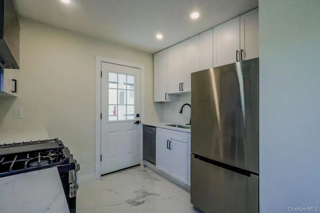 1011 Parkway Place, Peekskill, NY, 3 Bedrooms Bedrooms, 5 Rooms Rooms,1 BathroomBathrooms,Residential,For Rent,Parkway,0,1004100 1011 Parkway Place, Peekskill, NY, 3 Bedrooms Bedrooms, 5 Rooms Rooms,1 BathroomBathrooms,Residential,For Rent,Parkway,0,1004100