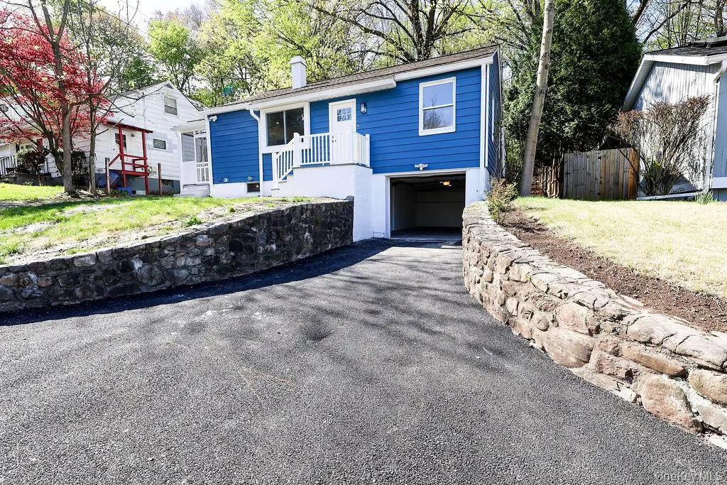1011 Parkway Place, Peekskill, NY, 3 Bedrooms Bedrooms, 5 Rooms Rooms,1 BathroomBathrooms,Residential,For Rent,Parkway,0,1004100 1011 Parkway Place, Peekskill, NY, 3 Bedrooms Bedrooms, 5 Rooms Rooms,1 BathroomBathrooms,Residential,For Rent,Parkway,0,1004100