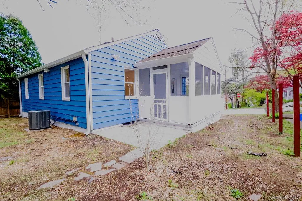 1011 Parkway Place, Peekskill, NY, 3 Bedrooms Bedrooms, 5 Rooms Rooms,1 BathroomBathrooms,Residential,For Rent,Parkway,0,1004100 1011 Parkway Place, Peekskill, NY, 3 Bedrooms Bedrooms, 5 Rooms Rooms,1 BathroomBathrooms,Residential,For Rent,Parkway,0,1004100