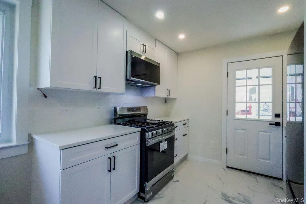 1011 Parkway Place, Peekskill, NY, 3 Bedrooms Bedrooms, 5 Rooms Rooms,1 BathroomBathrooms,Residential,For Rent,Parkway,0,1004100 1011 Parkway Place, Peekskill, NY, 3 Bedrooms Bedrooms, 5 Rooms Rooms,1 BathroomBathrooms,Residential,For Rent,Parkway,0,1004100