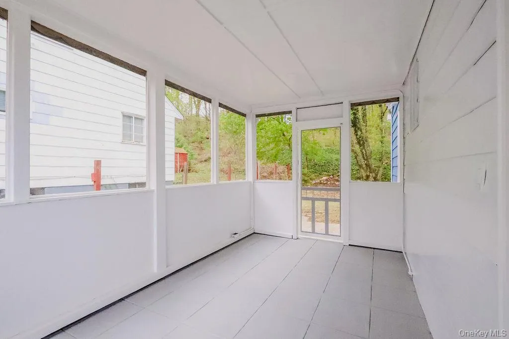 1011 Parkway Place, Peekskill, NY, 3 Bedrooms Bedrooms, 5 Rooms Rooms,1 BathroomBathrooms,Residential,For Rent,Parkway,0,1004100 1011 Parkway Place, Peekskill, NY, 3 Bedrooms Bedrooms, 5 Rooms Rooms,1 BathroomBathrooms,Residential,For Rent,Parkway,0,1004100