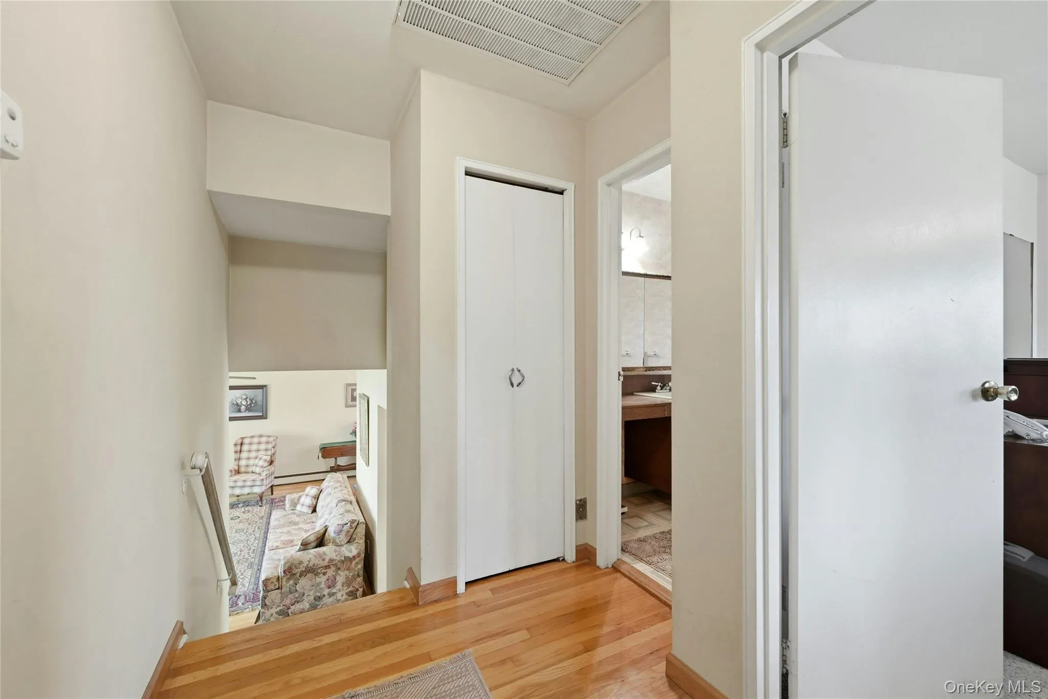 10 Darien Place, Huntington, NY, 4 Bedrooms Bedrooms, 9 Rooms Rooms,2 BathroomsBathrooms,Residential,For Rent,Darien,0,1004115 10 Darien Place, Huntington, NY, 4 Bedrooms Bedrooms, 9 Rooms Rooms,2 BathroomsBathrooms,Residential,For Rent,Darien,0,1004115