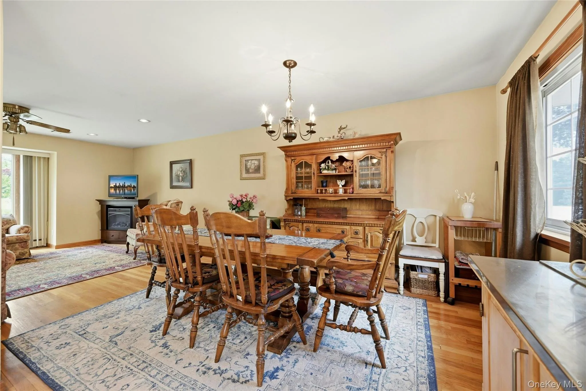 10 Darien Place, Huntington, NY, 4 Bedrooms Bedrooms, 9 Rooms Rooms,2 BathroomsBathrooms,Residential,For Rent,Darien,0,1004115 10 Darien Place, Huntington, NY, 4 Bedrooms Bedrooms, 9 Rooms Rooms,2 BathroomsBathrooms,Residential,For Rent,Darien,0,1004115