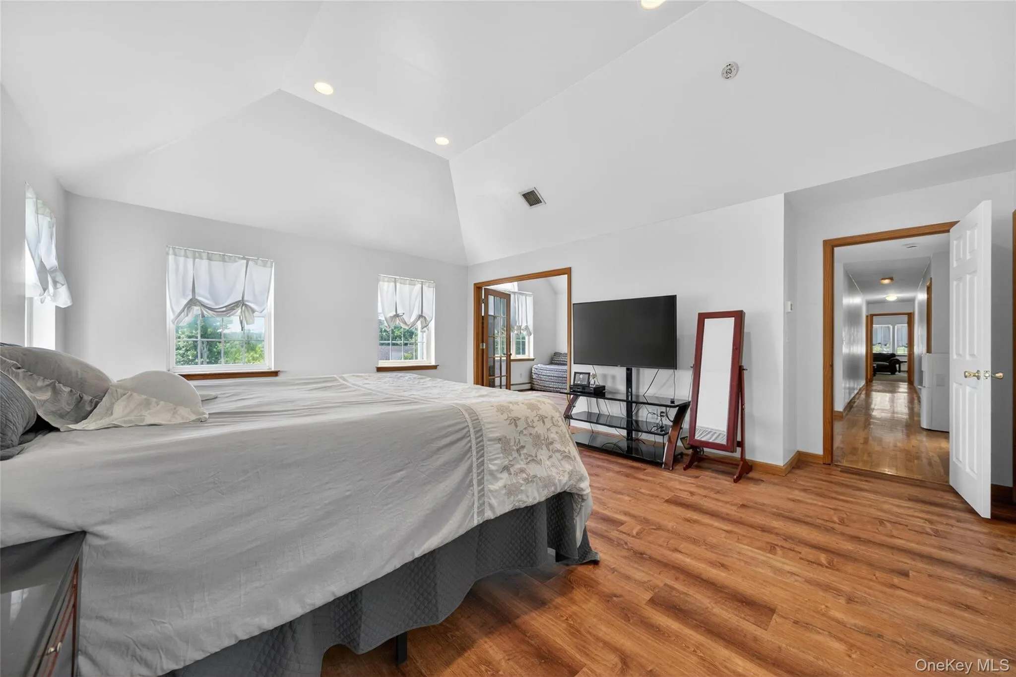 8 Alloway Crescent, Woodbury, NY, 5 Bedrooms Bedrooms, 11 Rooms Rooms,3 BathroomsBathrooms,Residential,For Rent,Alloway,0,1004118 8 Alloway Crescent, Woodbury, NY, 5 Bedrooms Bedrooms, 11 Rooms Rooms,3 BathroomsBathrooms,Residential,For Rent,Alloway,0,1004118