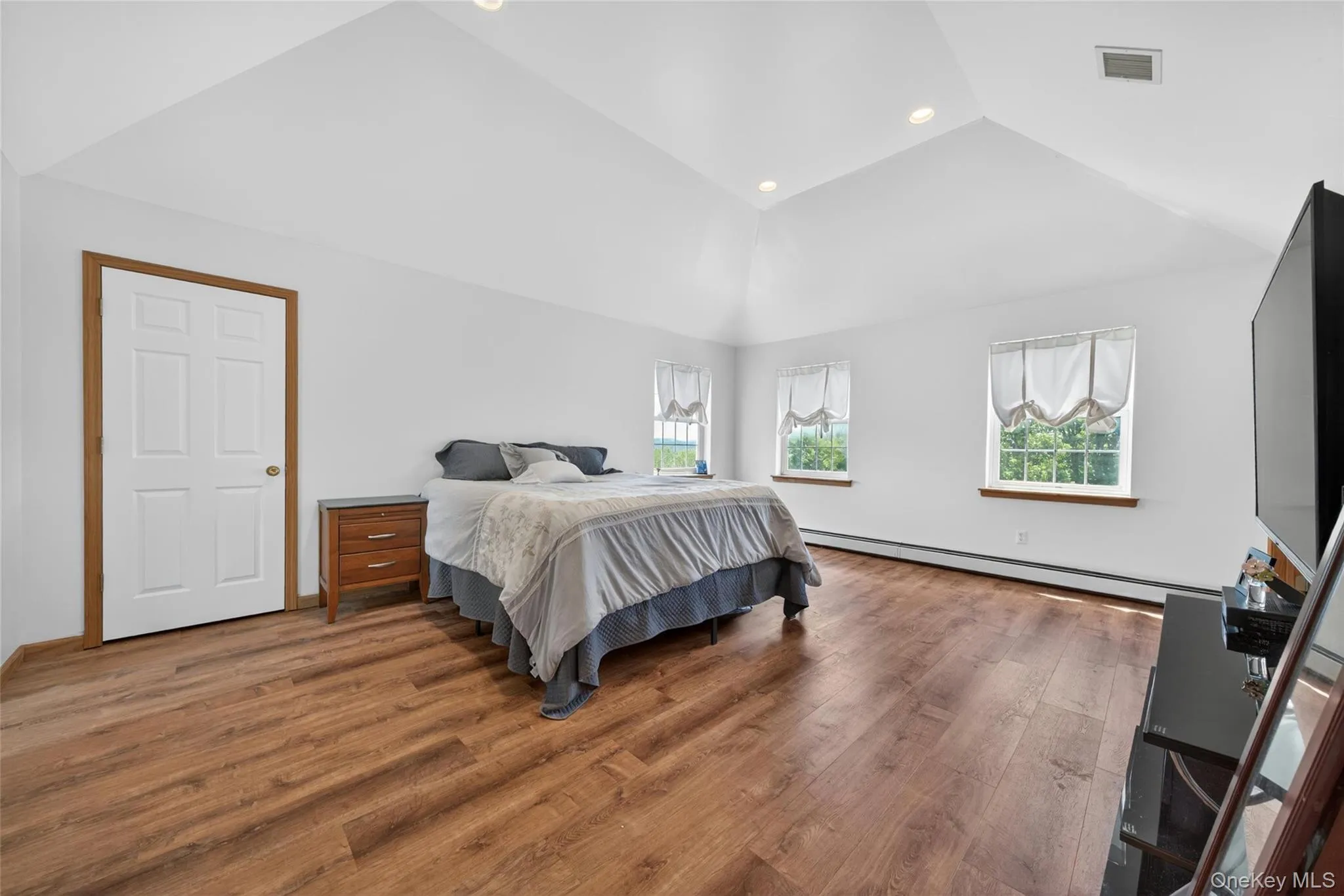 8 Alloway Crescent, Woodbury, NY, 5 Bedrooms Bedrooms, 11 Rooms Rooms,3 BathroomsBathrooms,Residential,For Rent,Alloway,0,1004118 8 Alloway Crescent, Woodbury, NY, 5 Bedrooms Bedrooms, 11 Rooms Rooms,3 BathroomsBathrooms,Residential,For Rent,Alloway,0,1004118