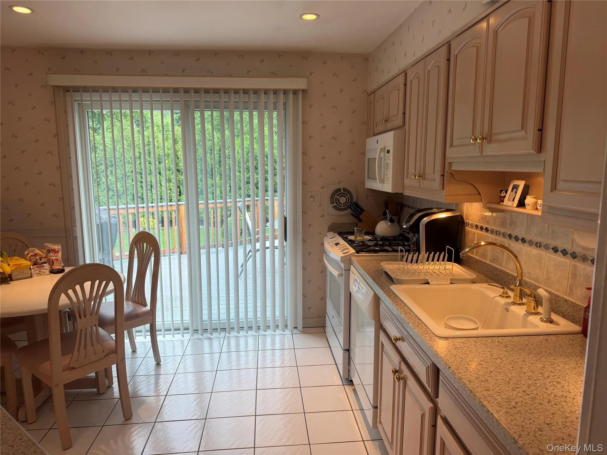 8 Stell Lane, Huntington, NY, 5 Bedrooms Bedrooms, 9 Rooms Rooms,2 BathroomsBathrooms,Residential,For Rent,Stell,0,1004127 8 Stell Lane, Huntington, NY, 5 Bedrooms Bedrooms, 9 Rooms Rooms,2 BathroomsBathrooms,Residential,For Rent,Stell,0,1004127