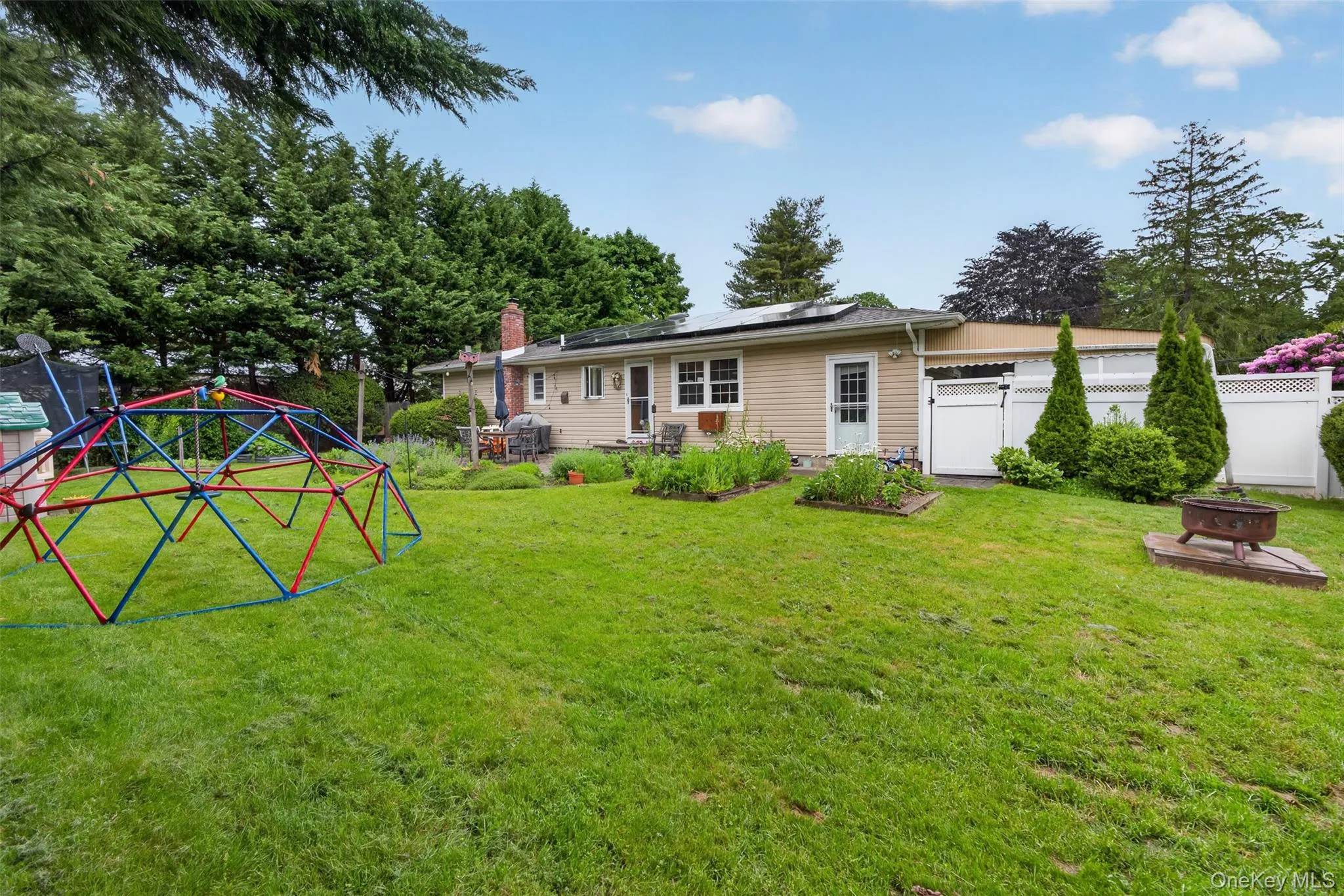 220 Grant Avenue, Smithtown, NY, 3 Bedrooms Bedrooms, 7 Rooms Rooms,2 BathroomsBathrooms,Residential,For Rent,Grant,0,1004135 220 Grant Avenue, Smithtown, NY, 3 Bedrooms Bedrooms, 7 Rooms Rooms,2 BathroomsBathrooms,Residential,For Rent,Grant,0,1004135