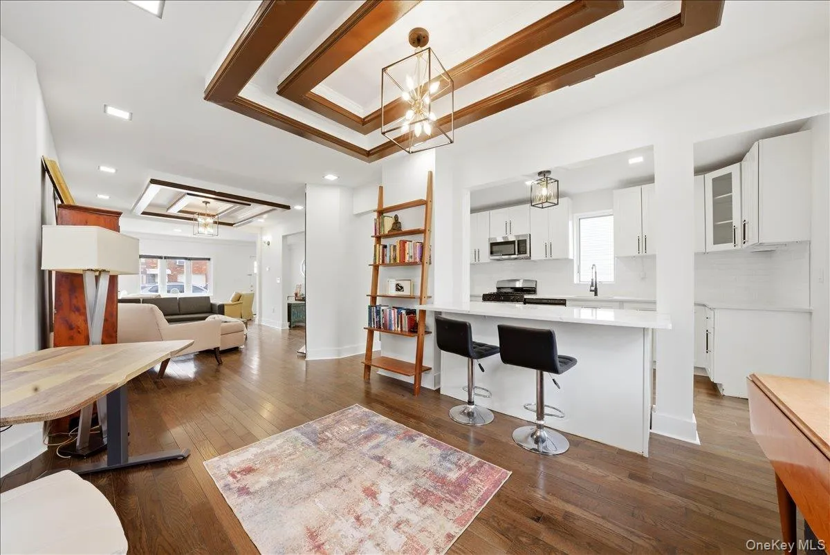 916 Clarence Avenue, New York, NY, 3 Bedrooms Bedrooms, 8 Rooms Rooms,3 BathroomsBathrooms,Residential,For Rent,Clarence,0,1004136 916 Clarence Avenue, New York, NY, 3 Bedrooms Bedrooms, 8 Rooms Rooms,3 BathroomsBathrooms,Residential,For Rent,Clarence,0,1004136