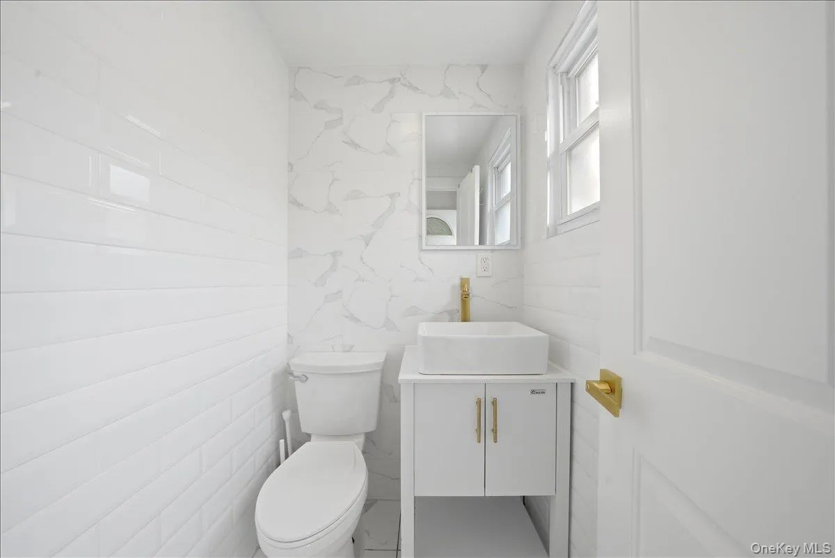 916 Clarence Avenue, New York, NY, 3 Bedrooms Bedrooms, 8 Rooms Rooms,3 BathroomsBathrooms,Residential,For Rent,Clarence,0,1004136 916 Clarence Avenue, New York, NY, 3 Bedrooms Bedrooms, 8 Rooms Rooms,3 BathroomsBathrooms,Residential,For Rent,Clarence,0,1004136