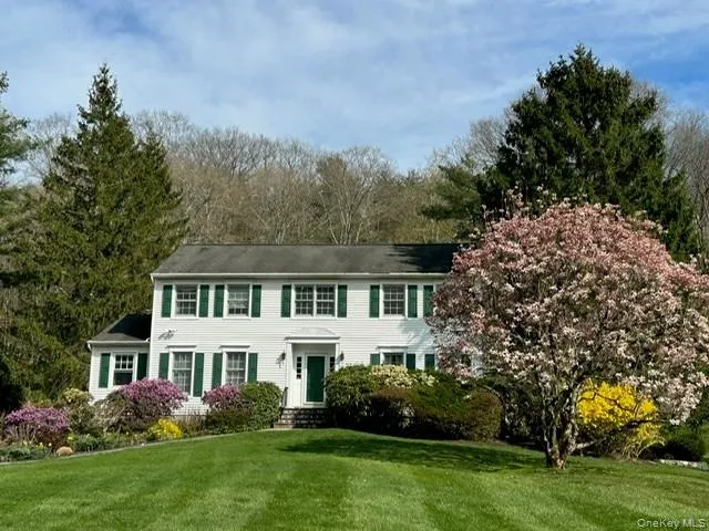 Welcome to 16 Fox Den Rd, cul-de-sac neighborhood in the Chappaqua school district Welcome to 16 Fox Den Rd, cul-de-sac neighborhood in the Chappaqua school district
