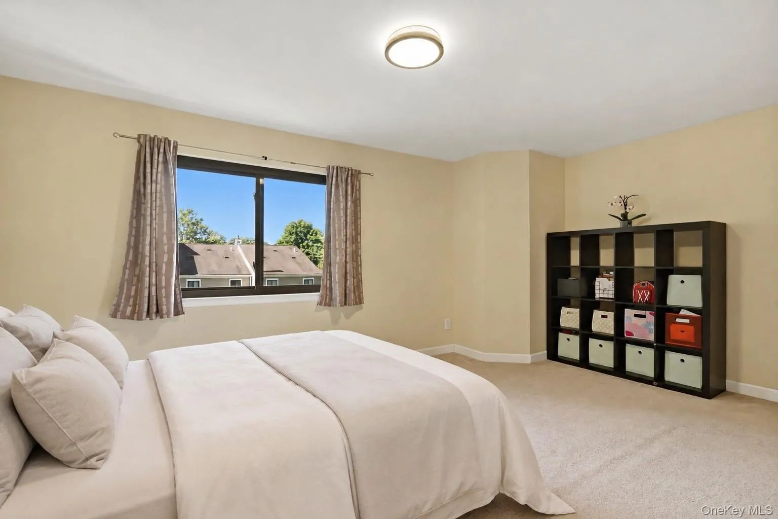 Primary bedroom with walk in closet and en suite bathroom Primary bedroom with walk in closet and en suite bathroom