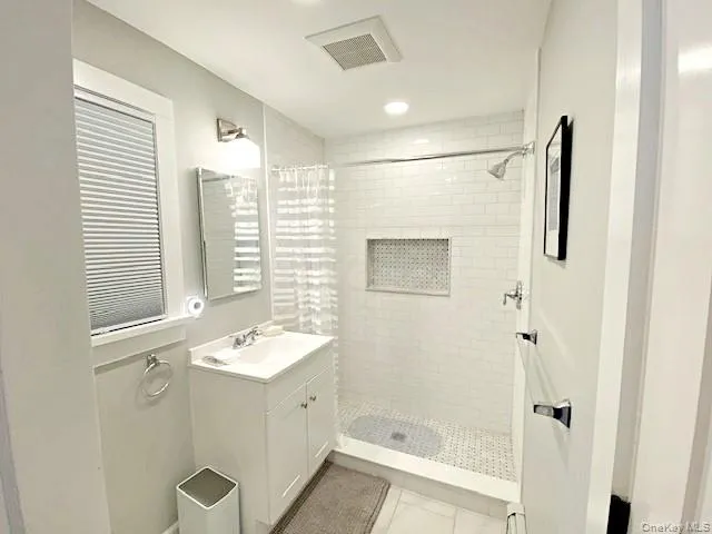 1st Floor Full Bath 1st Floor Full Bath