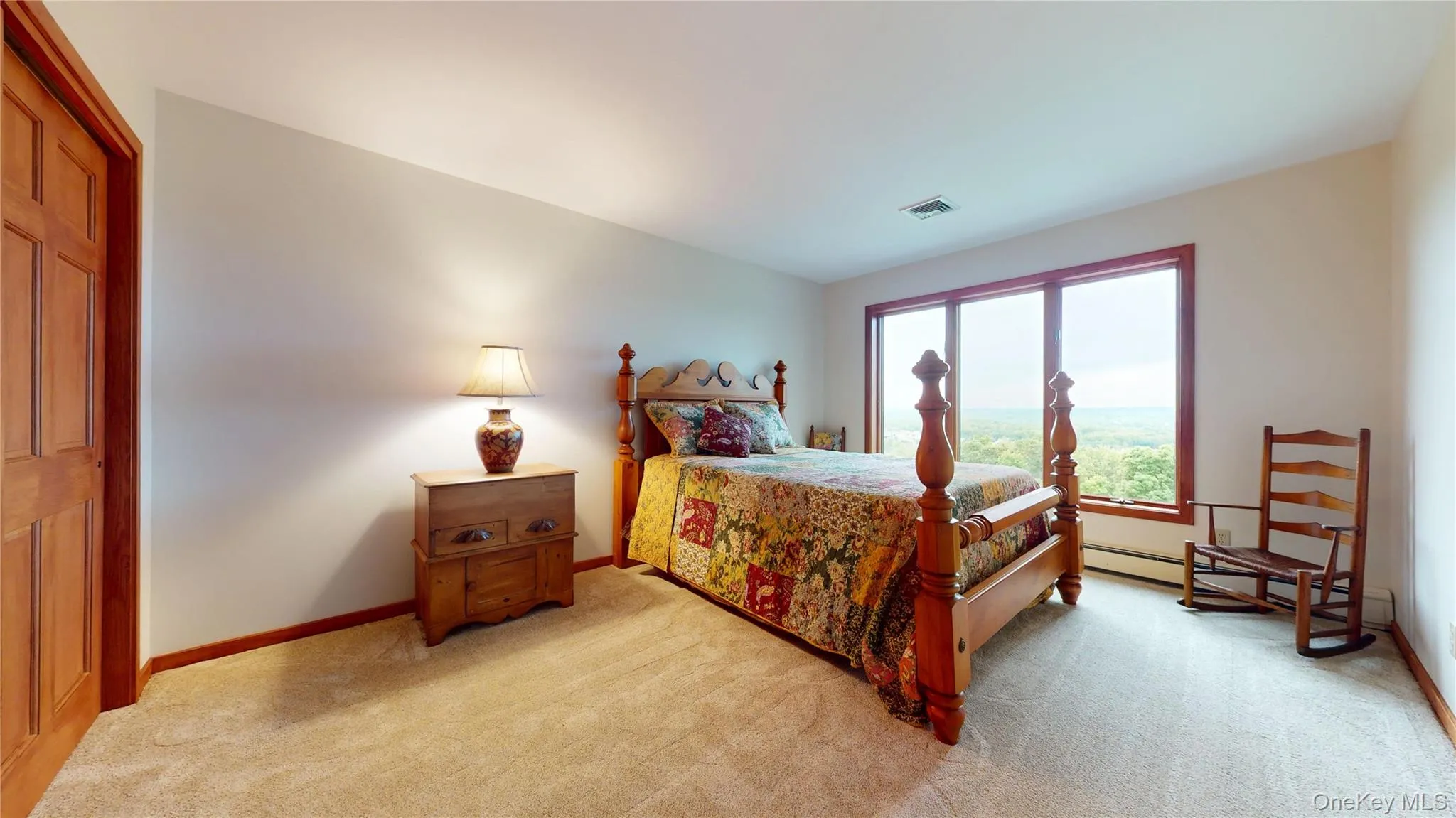 Wall-to-wall carpeting in a neutral tone Wall-to-wall carpeting in a neutral tone