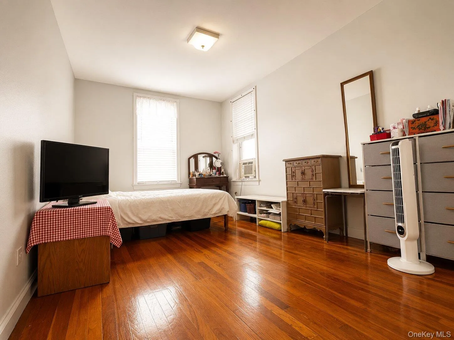 60-11 Broadway, New York, NY, 3 Bedrooms Bedrooms, 6 Rooms Rooms,2 BathroomsBathrooms,Residential,For Rent,Broadway,0,1004158 60-11 Broadway, New York, NY, 3 Bedrooms Bedrooms, 6 Rooms Rooms,2 BathroomsBathrooms,Residential,For Rent,Broadway,0,1004158