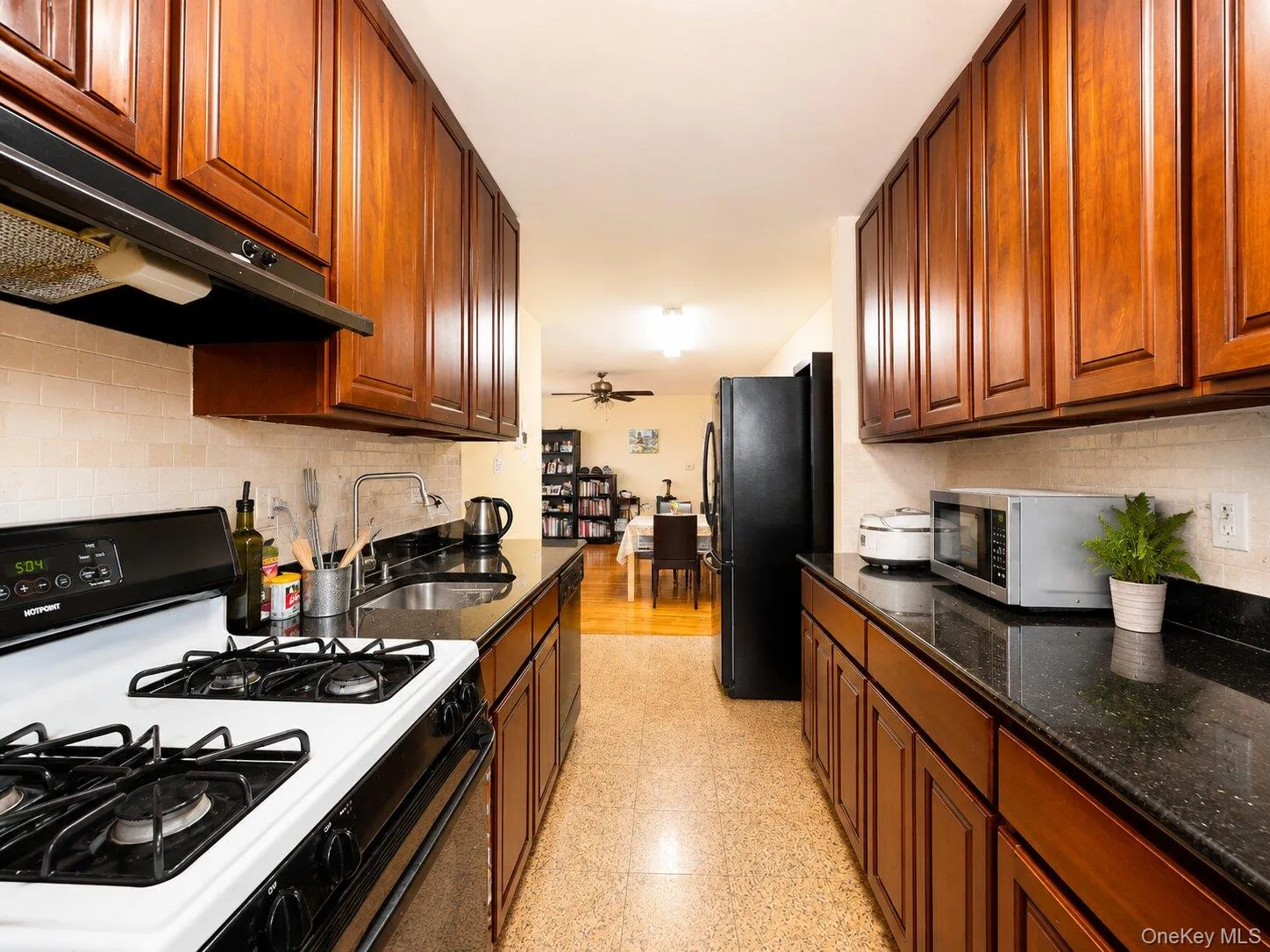 60-11 Broadway, New York, NY, 3 Bedrooms Bedrooms, 6 Rooms Rooms,2 BathroomsBathrooms,Residential,For Rent,Broadway,0,1004158 60-11 Broadway, New York, NY, 3 Bedrooms Bedrooms, 6 Rooms Rooms,2 BathroomsBathrooms,Residential,For Rent,Broadway,0,1004158