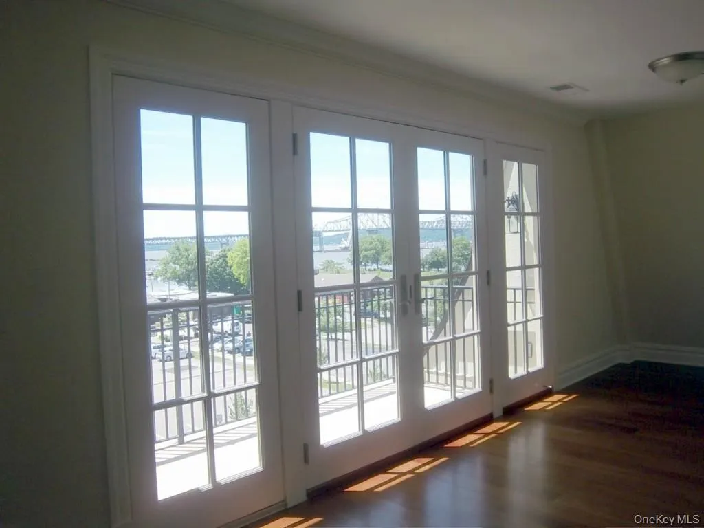The 4th floor den/office has a terrace overlooking the river front park, Hudson River & the new Mario Cuomo/Tappan Zee bridge.. The 4th floor den/office has a terrace overlooking the river front park, Hudson River & the new Mario Cuomo/Tappan Zee bridge..