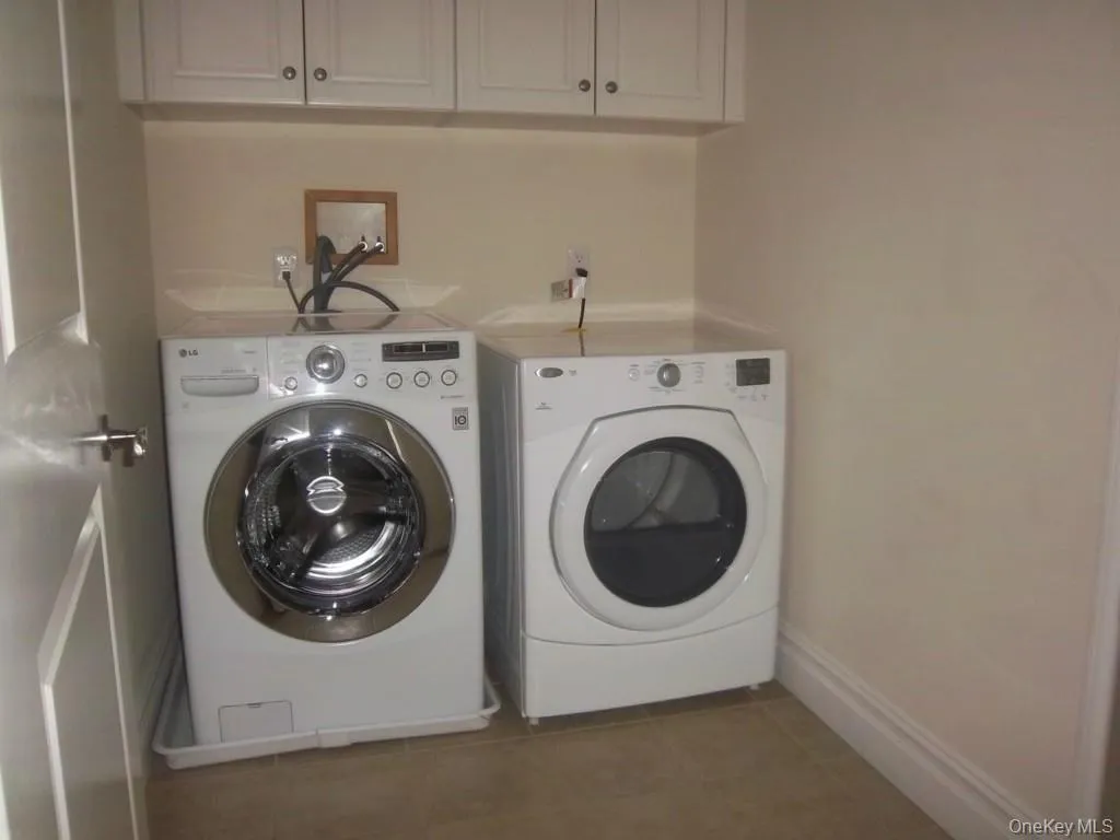 Laundry room... in 3rd floor hallway... Laundry room... in 3rd floor hallway...