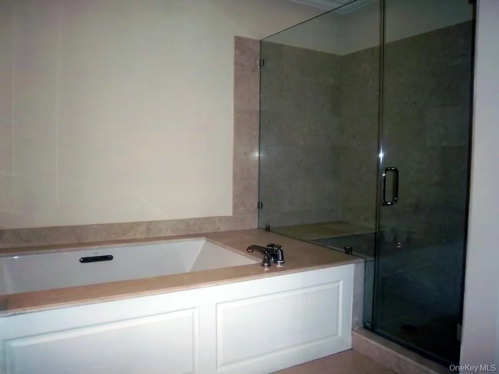 lLarge micro jetted soaking tub... over-sized glass enclosed shower... high ceiling... lLarge micro jetted soaking tub... over-sized glass enclosed shower... high ceiling...