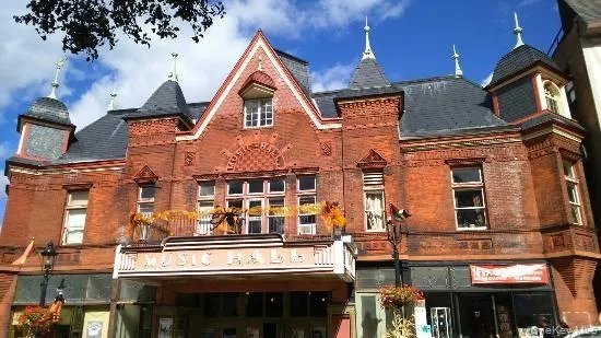The landmark Tarrytown Music Hall... year round entertainment... shows, bands, comedians, plays... The landmark Tarrytown Music Hall... year round entertainment... shows, bands, comedians, plays...