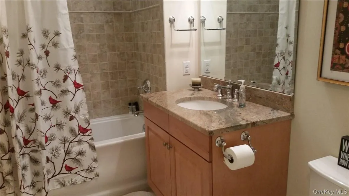 En-suite bath of guest room on 3rd floor... En-suite bath of guest room on 3rd floor...