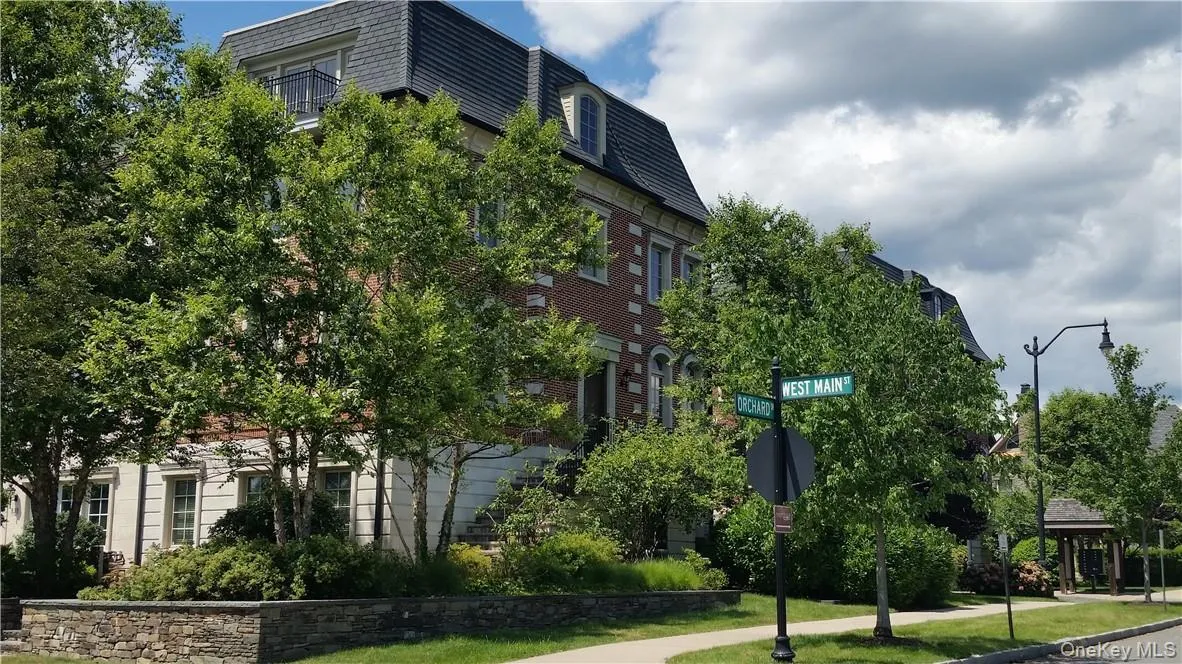 129 West Main Street Tarrytown NY 10591... sophisticated 4 bed 4.5 bath Hudson Harbor Townhouse end unit RENTAL... 129 West Main Street Tarrytown NY 10591... sophisticated 4 bed 4.5 bath Hudson Harbor Townhouse end unit RENTAL...