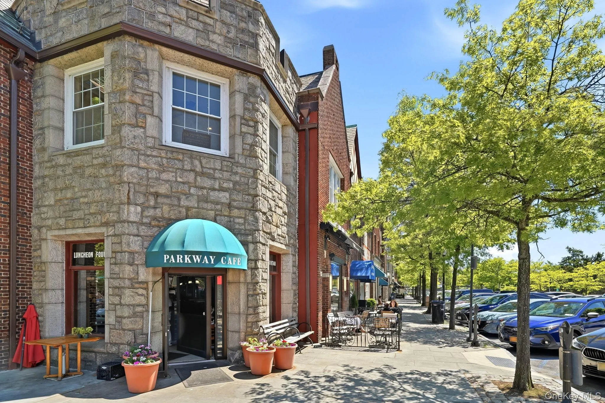 Quaint neighborhood storefronts and cafes add to the charm of the surrounding area. Quaint neighborhood storefronts and cafes add to the charm of the surrounding area.