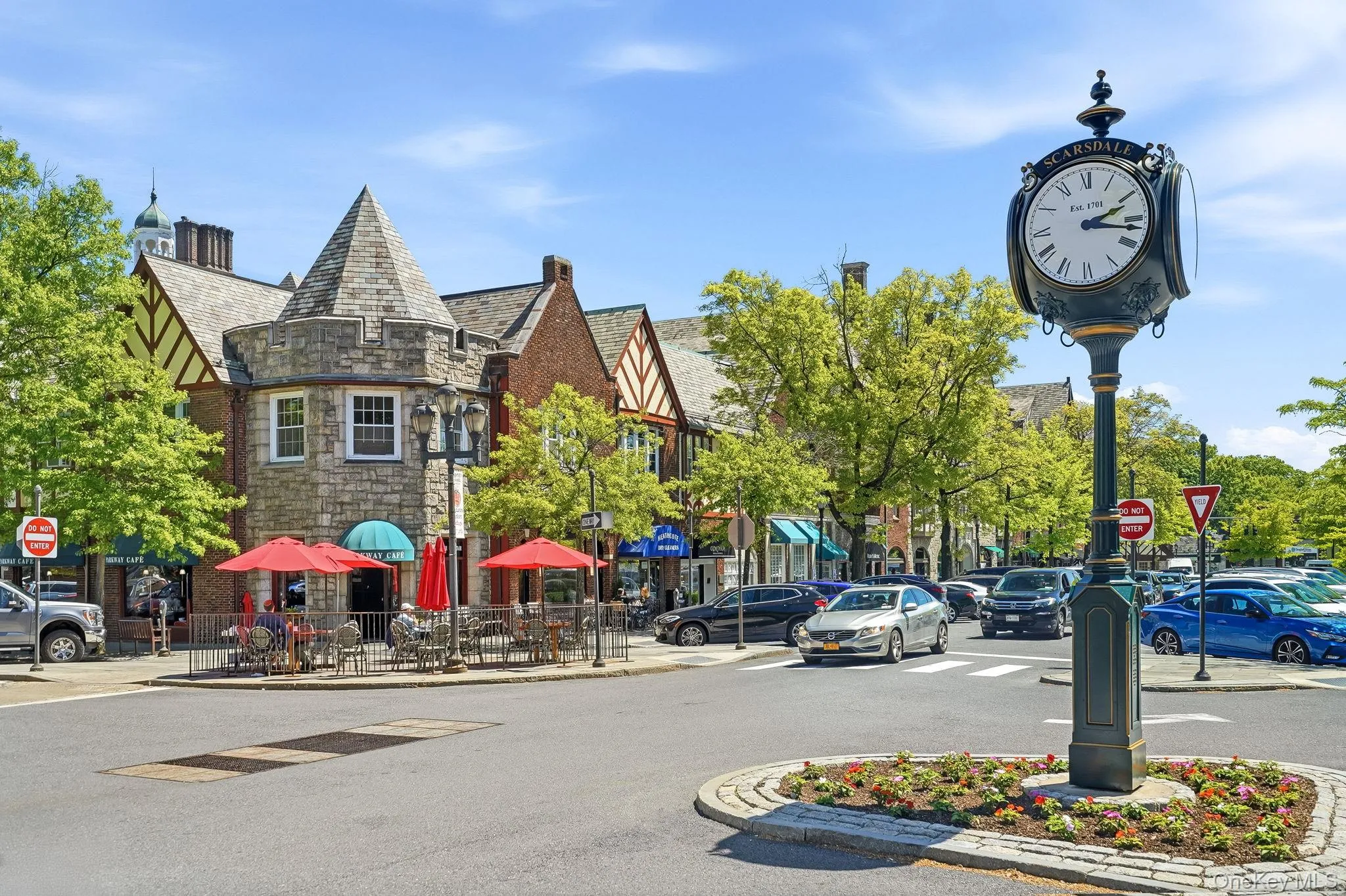 Charming village atmosphere with nearby dining, shopping, and Metro-North access offering an easy commute from Scarsdale to NYC. Charming village atmosphere with nearby dining, shopping, and Metro-North access offering an easy commute from Scarsdale to NYC.