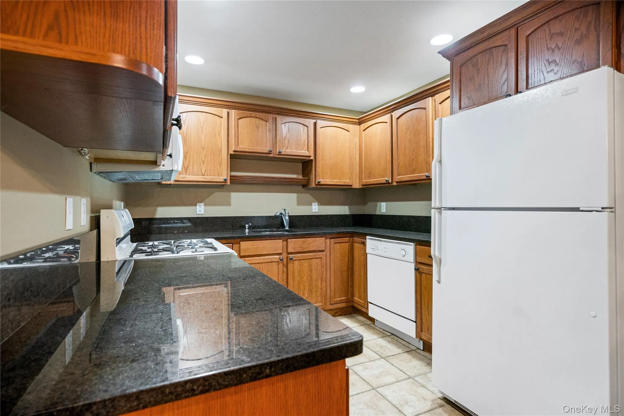1075 Savoy Drive, Huntington, NY, 2 Bedrooms Bedrooms, 8 Rooms Rooms,2 BathroomsBathrooms,Residential,For Rent,Savoy,0,1004175 1075 Savoy Drive, Huntington, NY, 2 Bedrooms Bedrooms, 8 Rooms Rooms,2 BathroomsBathrooms,Residential,For Rent,Savoy,0,1004175