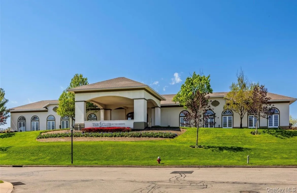 1075 Savoy Drive, Huntington, NY, 2 Bedrooms Bedrooms, 8 Rooms Rooms,2 BathroomsBathrooms,Residential,For Rent,Savoy,0,1004175 1075 Savoy Drive, Huntington, NY, 2 Bedrooms Bedrooms, 8 Rooms Rooms,2 BathroomsBathrooms,Residential,For Rent,Savoy,0,1004175