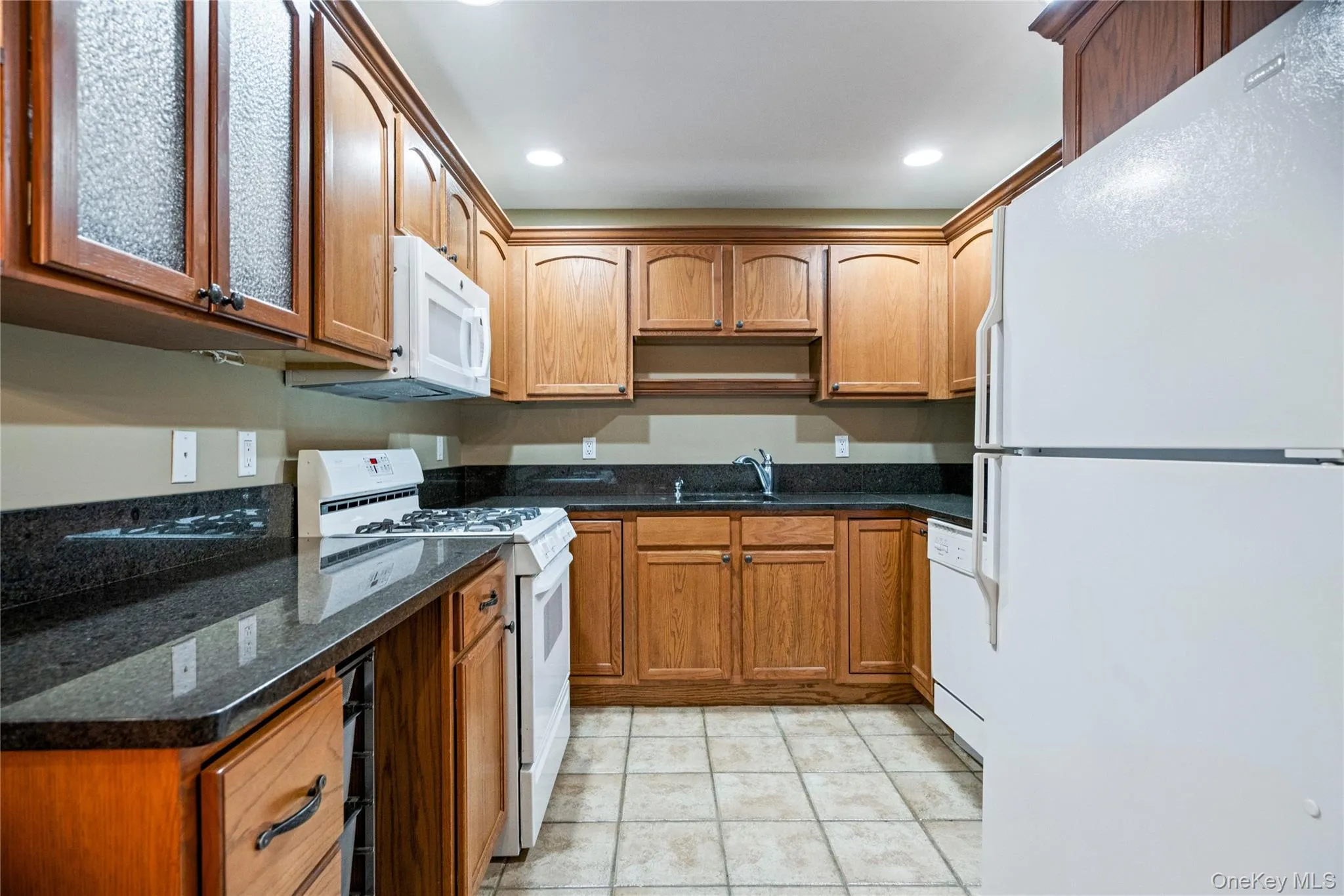 1075 Savoy Drive, Huntington, NY, 2 Bedrooms Bedrooms, 8 Rooms Rooms,2 BathroomsBathrooms,Residential,For Rent,Savoy,0,1004175 1075 Savoy Drive, Huntington, NY, 2 Bedrooms Bedrooms, 8 Rooms Rooms,2 BathroomsBathrooms,Residential,For Rent,Savoy,0,1004175