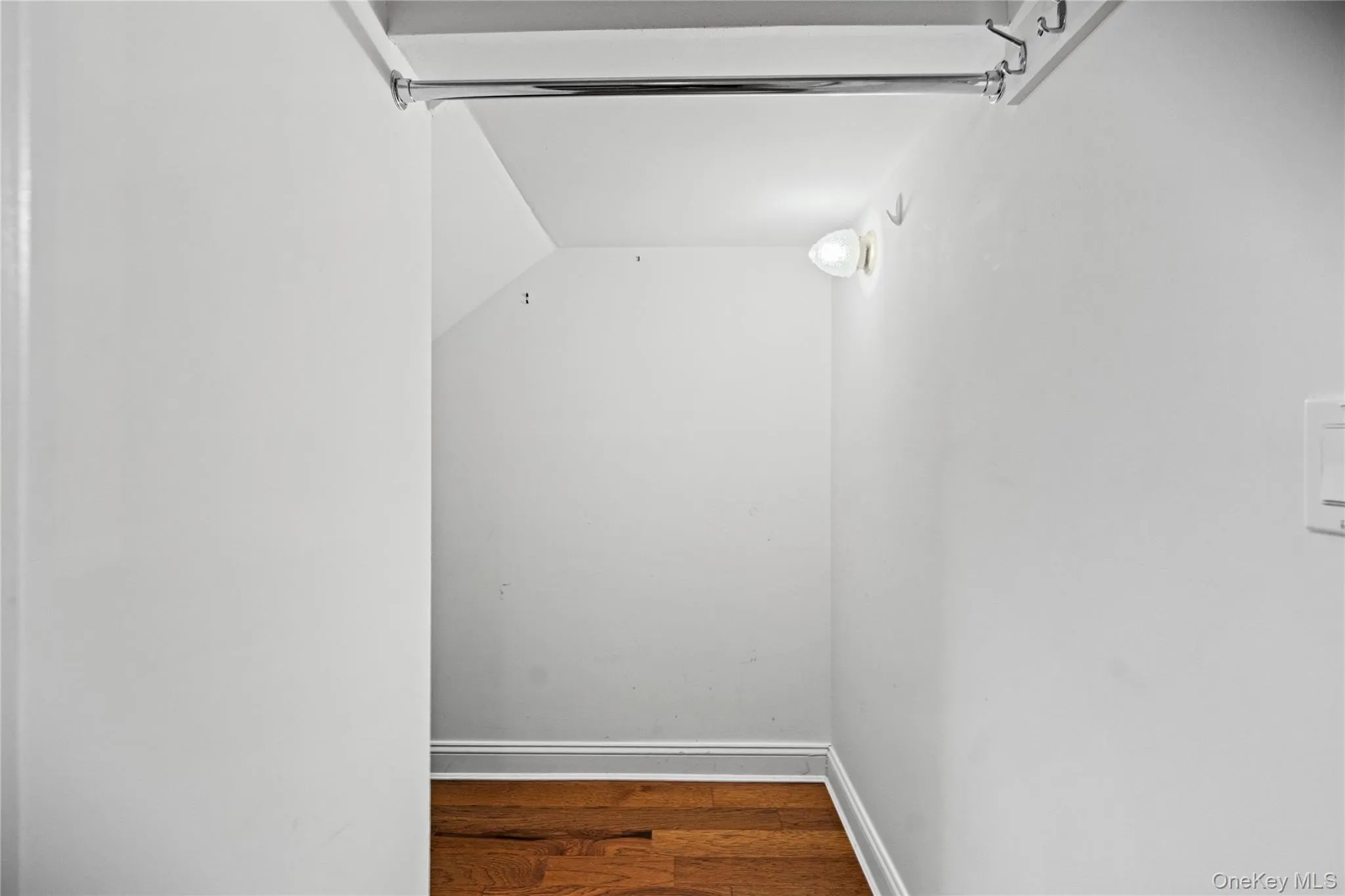 1075 Savoy Drive, Huntington, NY, 2 Bedrooms Bedrooms, 8 Rooms Rooms,2 BathroomsBathrooms,Residential,For Rent,Savoy,0,1004175 1075 Savoy Drive, Huntington, NY, 2 Bedrooms Bedrooms, 8 Rooms Rooms,2 BathroomsBathrooms,Residential,For Rent,Savoy,0,1004175