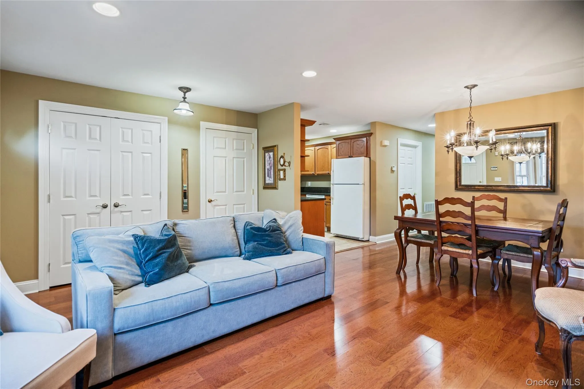 1075 Savoy Drive, Huntington, NY, 2 Bedrooms Bedrooms, 8 Rooms Rooms,2 BathroomsBathrooms,Residential,For Rent,Savoy,0,1004175 1075 Savoy Drive, Huntington, NY, 2 Bedrooms Bedrooms, 8 Rooms Rooms,2 BathroomsBathrooms,Residential,For Rent,Savoy,0,1004175