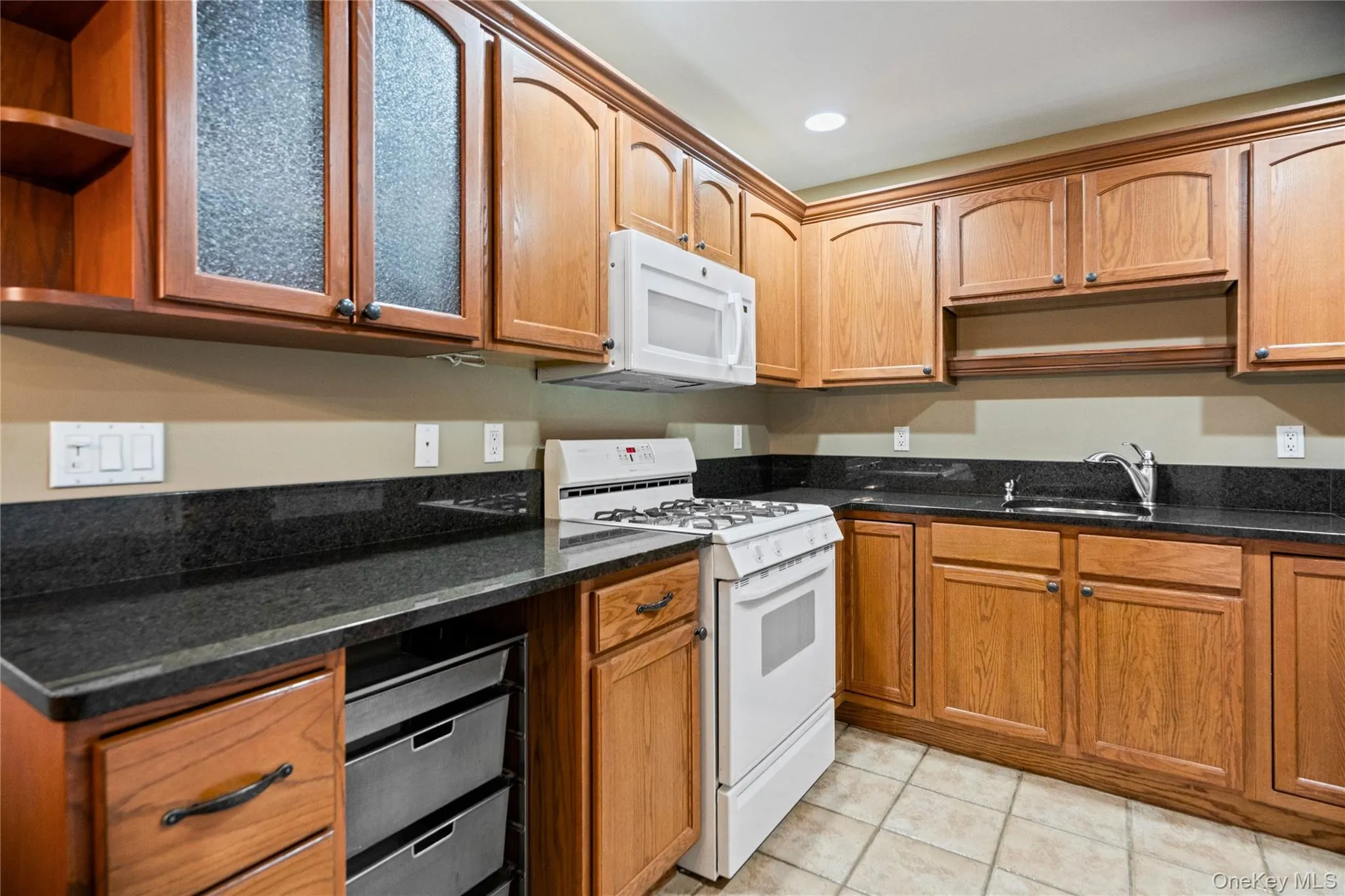 1075 Savoy Drive, Huntington, NY, 2 Bedrooms Bedrooms, 8 Rooms Rooms,2 BathroomsBathrooms,Residential,For Rent,Savoy,0,1004175 1075 Savoy Drive, Huntington, NY, 2 Bedrooms Bedrooms, 8 Rooms Rooms,2 BathroomsBathrooms,Residential,For Rent,Savoy,0,1004175