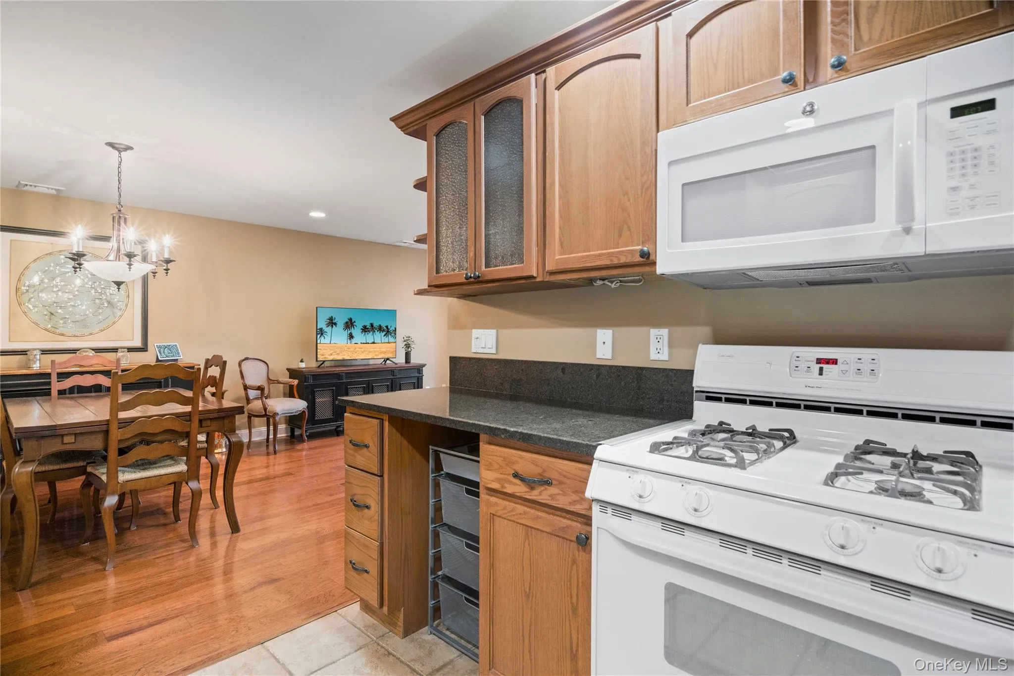 1075 Savoy Drive, Huntington, NY, 2 Bedrooms Bedrooms, 8 Rooms Rooms,2 BathroomsBathrooms,Residential,For Rent,Savoy,0,1004175 1075 Savoy Drive, Huntington, NY, 2 Bedrooms Bedrooms, 8 Rooms Rooms,2 BathroomsBathrooms,Residential,For Rent,Savoy,0,1004175