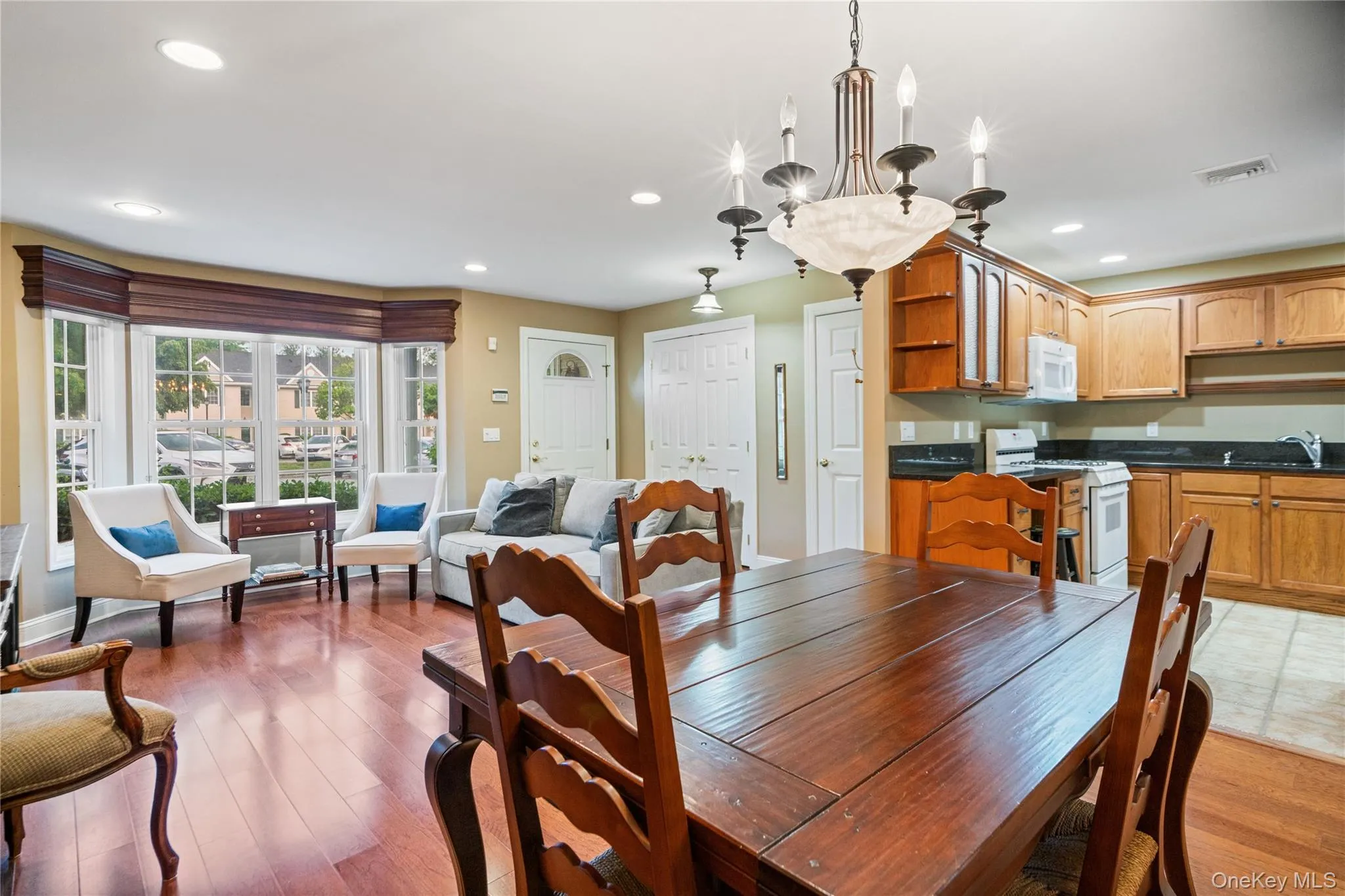 1075 Savoy Drive, Huntington, NY, 2 Bedrooms Bedrooms, 8 Rooms Rooms,2 BathroomsBathrooms,Residential,For Rent,Savoy,0,1004175 1075 Savoy Drive, Huntington, NY, 2 Bedrooms Bedrooms, 8 Rooms Rooms,2 BathroomsBathrooms,Residential,For Rent,Savoy,0,1004175