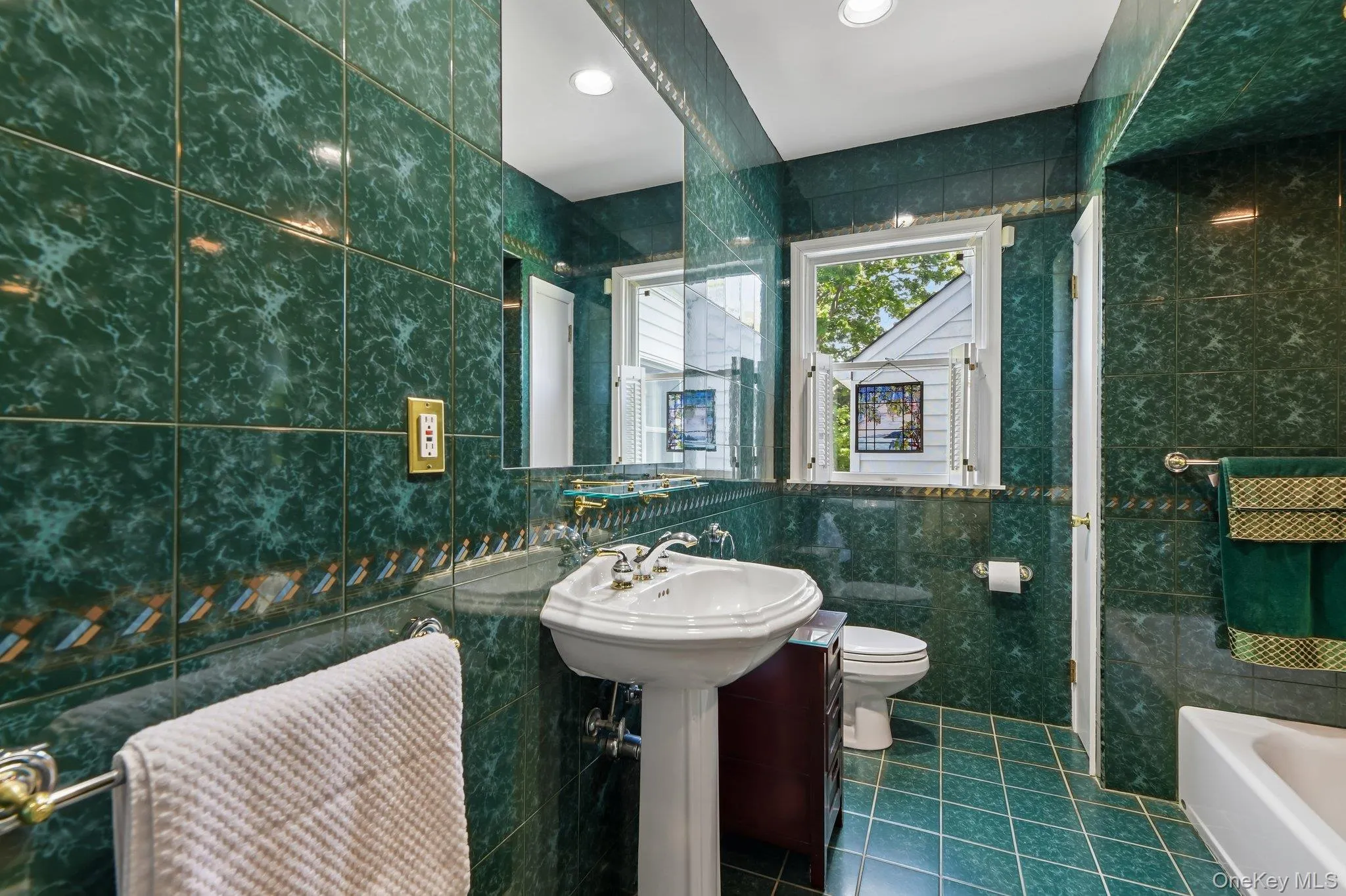 Full Bath Convenient to Primary Suite Full Bath Convenient to Primary Suite