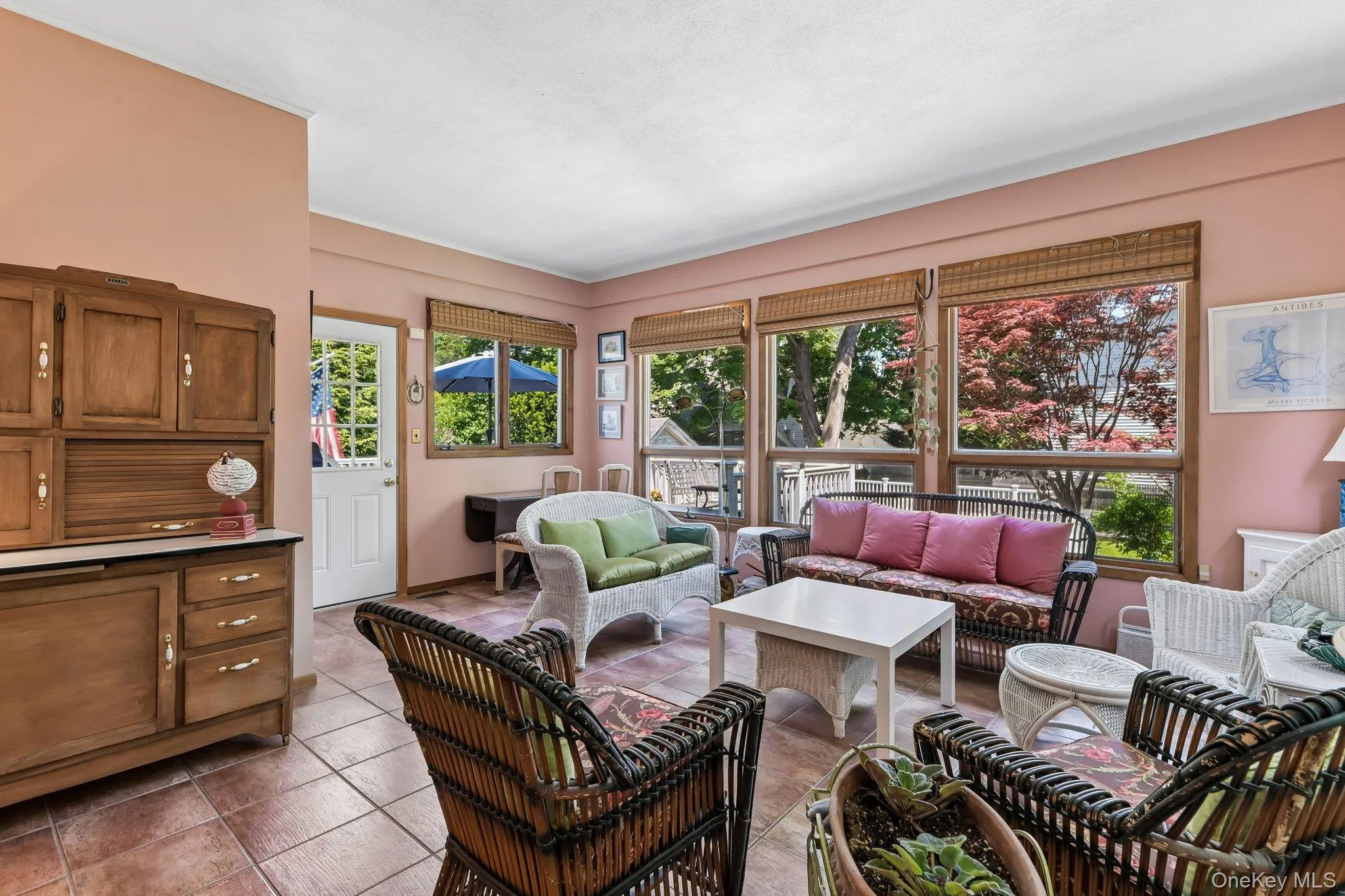 Pretty Sunroom w/Walls of Windows Pretty Sunroom w/Walls of Windows