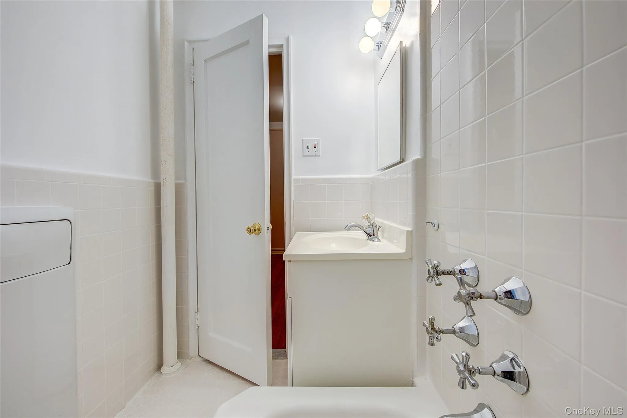 77-35 113th Street, New York, NY, 2 Rooms Rooms,1 BathroomBathrooms,Residential,For Rent,113th,0,1004182 77-35 113th Street, New York, NY, 2 Rooms Rooms,1 BathroomBathrooms,Residential,For Rent,113th,0,1004182