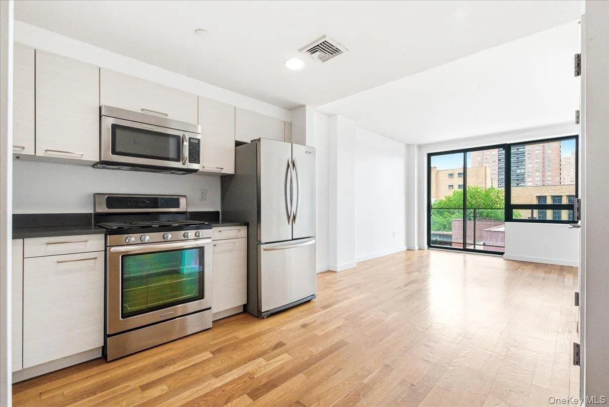 106-20 70th Avenue, New York, NY, 3 Rooms Rooms,1 BathroomBathrooms,Residential,For Rent,70th,0,1004184 106-20 70th Avenue, New York, NY, 3 Rooms Rooms,1 BathroomBathrooms,Residential,For Rent,70th,0,1004184