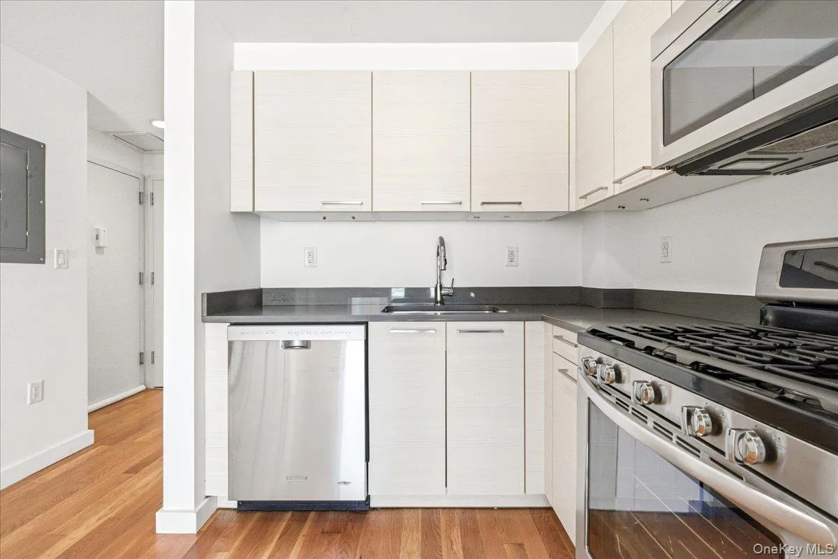 106-20 70th Avenue, New York, NY, 3 Rooms Rooms,1 BathroomBathrooms,Residential,For Rent,70th,0,1004184 106-20 70th Avenue, New York, NY, 3 Rooms Rooms,1 BathroomBathrooms,Residential,For Rent,70th,0,1004184