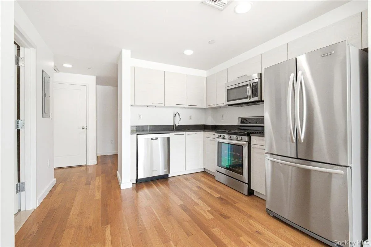 106-20 70th Avenue, New York, NY, 3 Rooms Rooms,1 BathroomBathrooms,Residential,For Rent,70th,0,1004184 106-20 70th Avenue, New York, NY, 3 Rooms Rooms,1 BathroomBathrooms,Residential,For Rent,70th,0,1004184