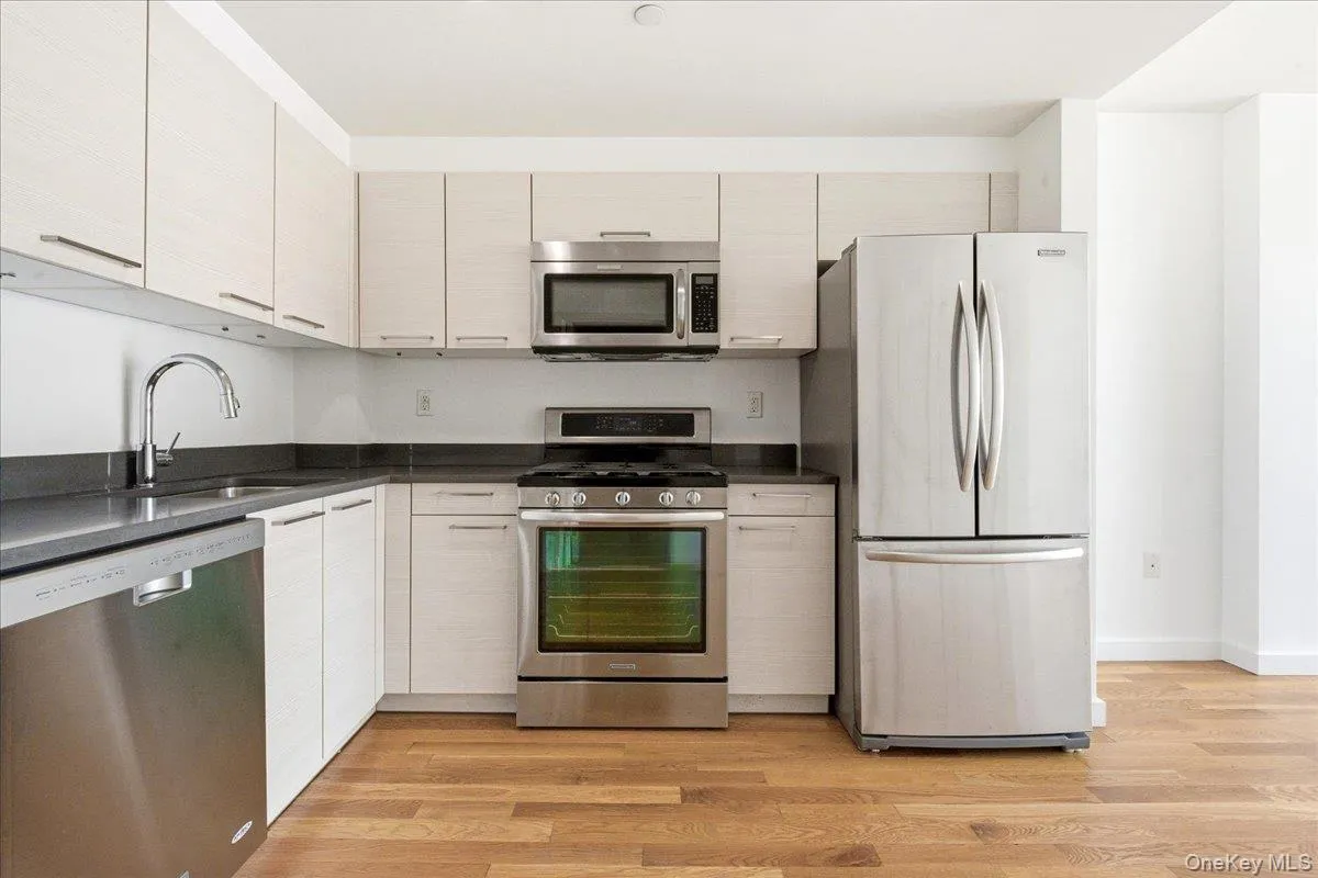 106-20 70th Avenue, New York, NY, 3 Rooms Rooms,1 BathroomBathrooms,Residential,For Rent,70th,0,1004184 106-20 70th Avenue, New York, NY, 3 Rooms Rooms,1 BathroomBathrooms,Residential,For Rent,70th,0,1004184