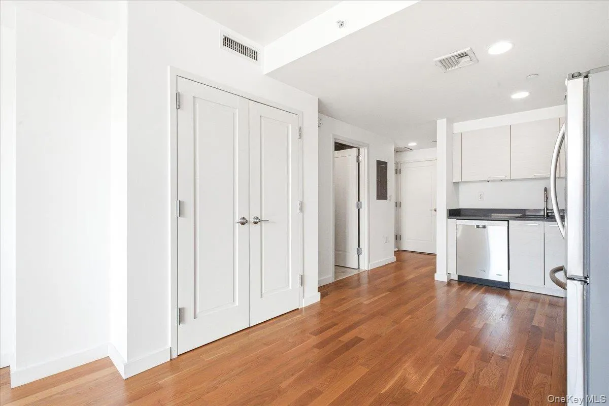 106-20 70th Avenue, New York, NY, 3 Rooms Rooms,1 BathroomBathrooms,Residential,For Rent,70th,0,1004184 106-20 70th Avenue, New York, NY, 3 Rooms Rooms,1 BathroomBathrooms,Residential,For Rent,70th,0,1004184