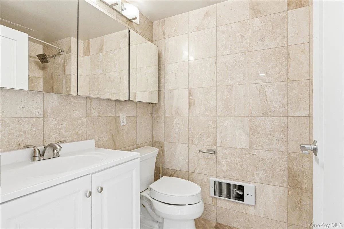 106-20 70th Avenue, New York, NY, 3 Rooms Rooms,1 BathroomBathrooms,Residential,For Rent,70th,0,1004184 106-20 70th Avenue, New York, NY, 3 Rooms Rooms,1 BathroomBathrooms,Residential,For Rent,70th,0,1004184