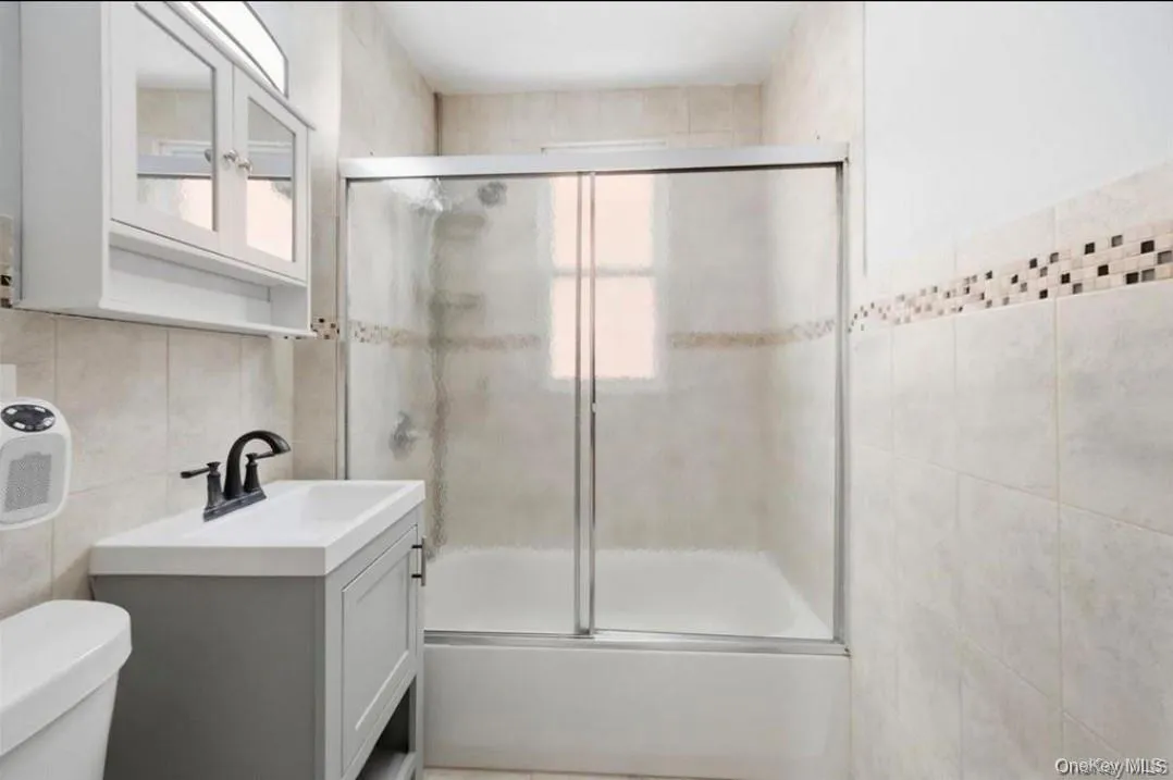 4423 Mundy Lane, New York, NY, 3 Bedrooms Bedrooms, 5 Rooms Rooms,1 BathroomBathrooms,Residential Lease,For Rent,Mundy,0,1004205 4423 Mundy Lane, New York, NY, 3 Bedrooms Bedrooms, 5 Rooms Rooms,1 BathroomBathrooms,Residential Lease,For Rent,Mundy,0,1004205