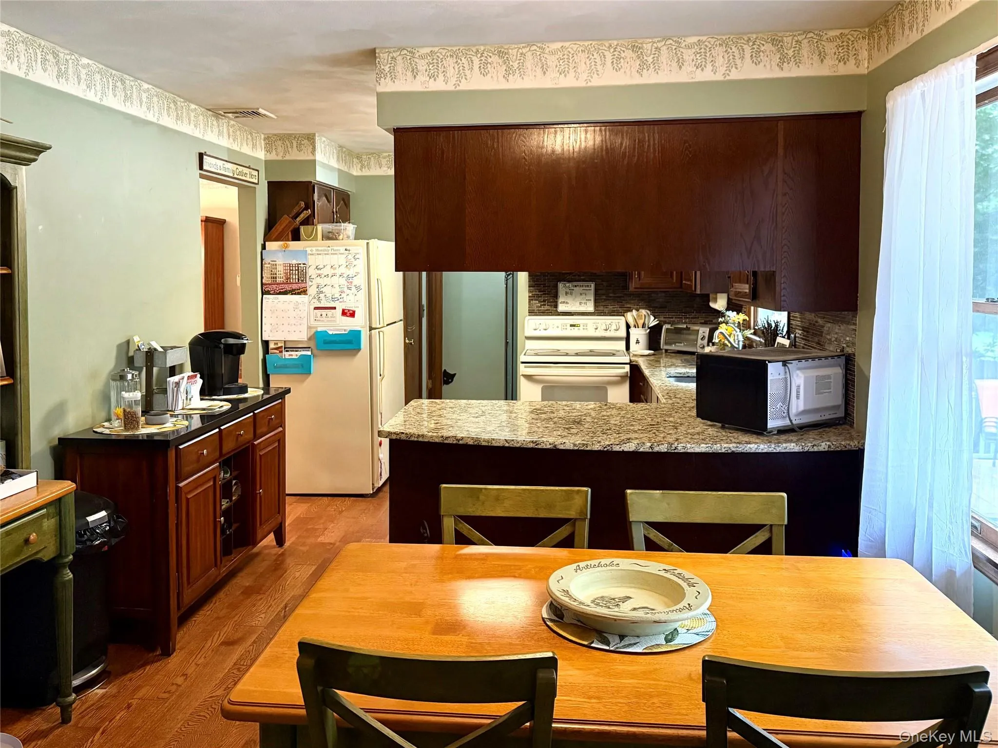 33A Hillside Avenue, Smithtown, NY, 3 Bedrooms Bedrooms, 6 Rooms Rooms,2 BathroomsBathrooms,Residential,For Rent,Hillside,0,1004216 33A Hillside Avenue, Smithtown, NY, 3 Bedrooms Bedrooms, 6 Rooms Rooms,2 BathroomsBathrooms,Residential,For Rent,Hillside,0,1004216