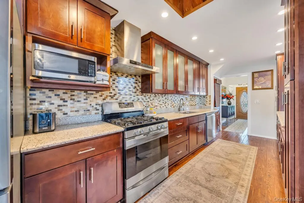 11 Edgewood Drive, Oyster Bay, NY, 6 Bedrooms Bedrooms, 10 Rooms Rooms,3 BathroomsBathrooms,Residential,For Rent,Edgewood,0,1004220 11 Edgewood Drive, Oyster Bay, NY, 6 Bedrooms Bedrooms, 10 Rooms Rooms,3 BathroomsBathrooms,Residential,For Rent,Edgewood,0,1004220