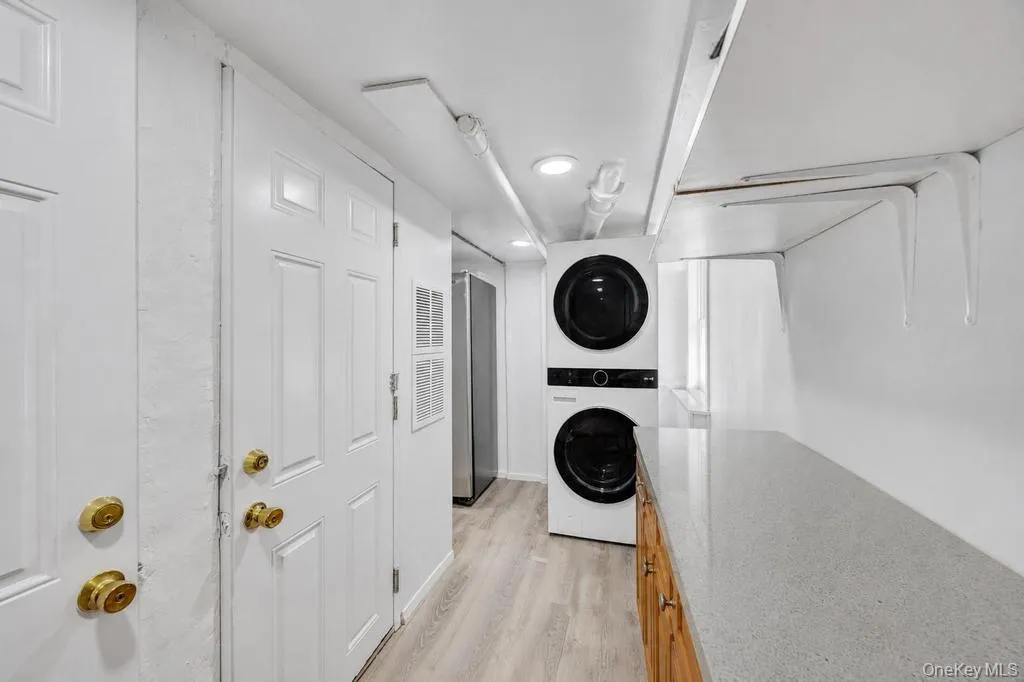 11 Edgewood Drive, Oyster Bay, NY, 6 Bedrooms Bedrooms, 10 Rooms Rooms,3 BathroomsBathrooms,Residential,For Rent,Edgewood,0,1004220 11 Edgewood Drive, Oyster Bay, NY, 6 Bedrooms Bedrooms, 10 Rooms Rooms,3 BathroomsBathrooms,Residential,For Rent,Edgewood,0,1004220