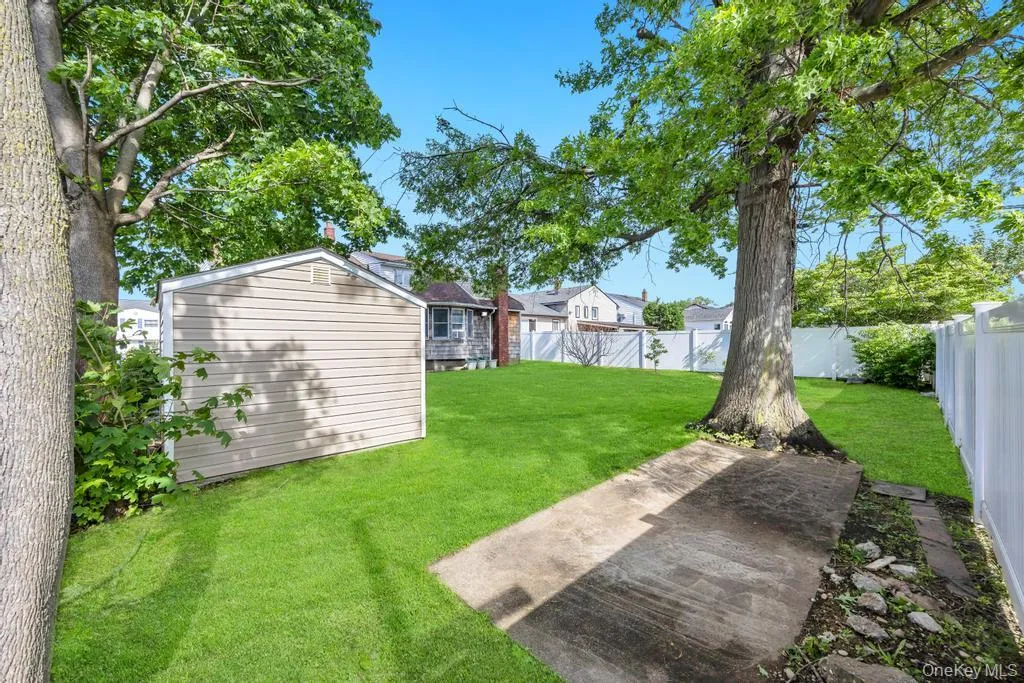 11 Edgewood Drive, Oyster Bay, NY, 6 Bedrooms Bedrooms, 10 Rooms Rooms,3 BathroomsBathrooms,Residential,For Rent,Edgewood,0,1004220 11 Edgewood Drive, Oyster Bay, NY, 6 Bedrooms Bedrooms, 10 Rooms Rooms,3 BathroomsBathrooms,Residential,For Rent,Edgewood,0,1004220